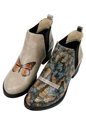 Dogo - Femme Cuir Vegan Beige Bottes Longues - Moths and Butterflies Motif