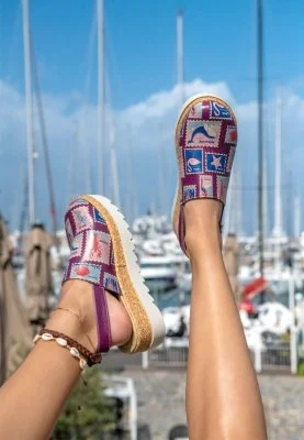 Dogo - Femme Cuir Vegan Violet Sandales Compensées - Spaces and Places Motif