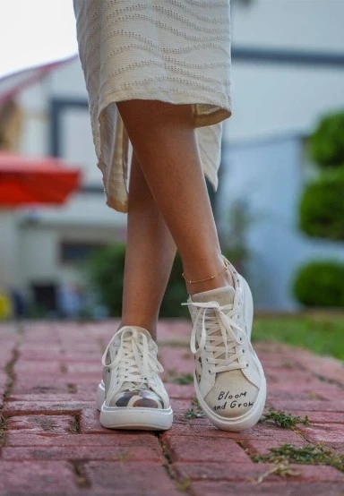 Femme Cuir Vegan Blanc Baskets - Bloom and Grow Motif - 