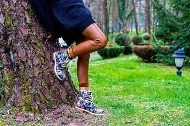 Femme Cuir Vegan Multicolore Bottes Longues - Stay Weird Motif - 