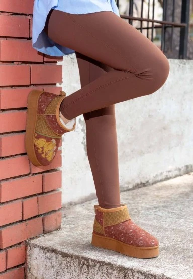 Femme Cuir Vegan Brun Bottines Doublées en Peluche - Camping Scooby Doo Motif - 