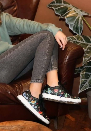 Femme Cuir Vegan Noir Baskets - Flowers & Birds Motif - 