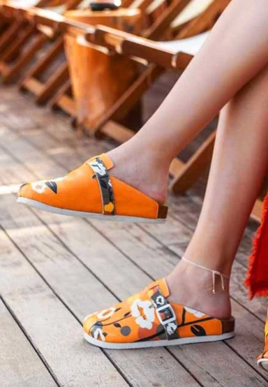 Femme Cuir Vegan Orange Chaussons - Retrograde Motif - 