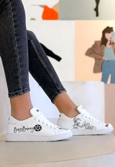 Kadın Vegan Deri Beyaz Sneakers - What's Up Doc? Bugs Bunny Tasarım - 