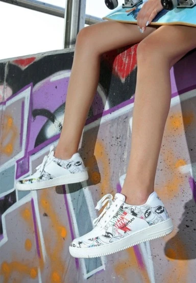 Kadın Vegan Deri Beyaz Sneakers - Warner Bros Marvin the Martian Stencil Tasarım - 