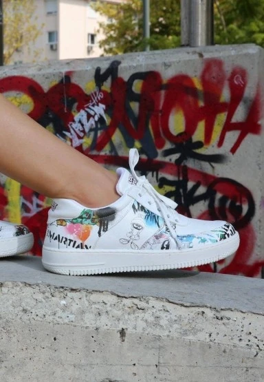 Kadın Vegan Deri Beyaz Sneakers - Warner Bros Marvin the Martian Stencil Tasarım - 