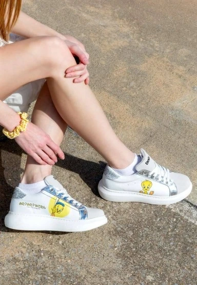 Kadın Vegan Deri Beyaz Sneakers - Warner Bros Tweety Sylvester Puddy Tat Tasarım - 