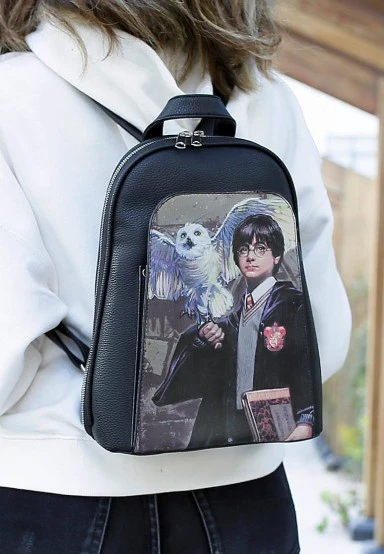 Women Vegan Leather Black Backpack - Warner Bros Harry And Hedwig Harry Potter Design - 