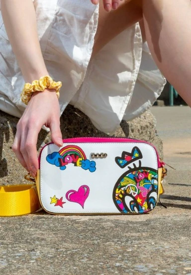 Women Vegan Leather Multicolor Purse - Warner Bros Looney Tunes Tweety in Peace Design - 