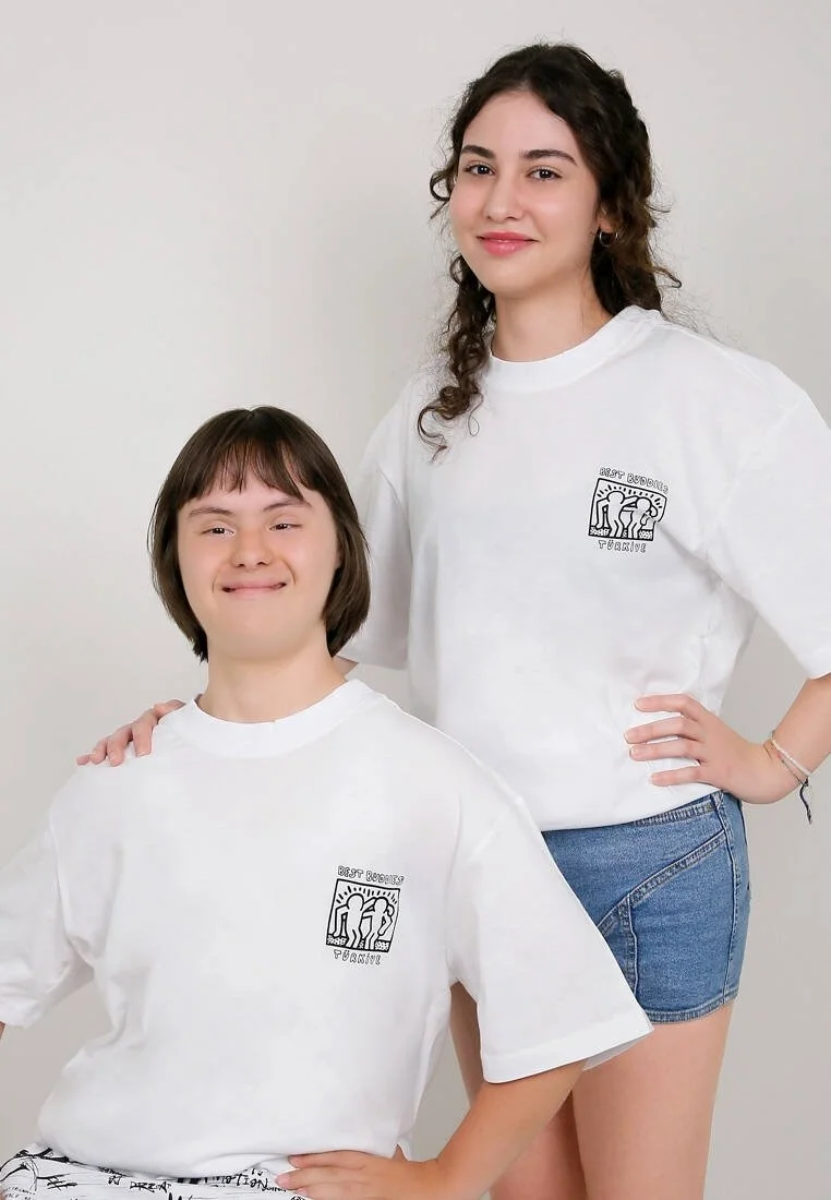 Best Buddies x Dogo Unisex Vegan Beyaz T-Shirt - Faces Tasarım