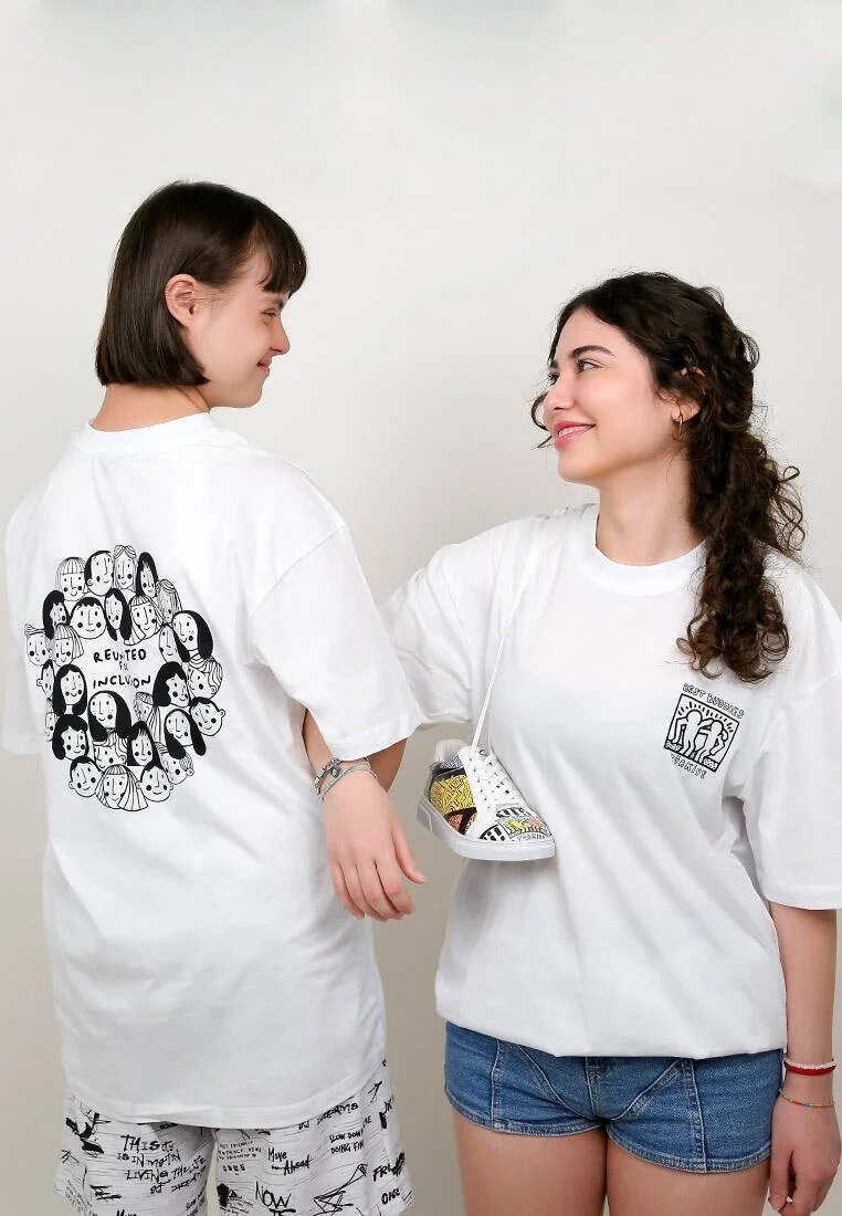 Best Buddies x Dogo Unisex Vegan Beyaz T-Shirt - Faces Tasarım