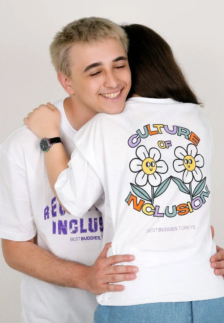 Best Buddies x Dogo Unisex Vegan Beyaz T-Shirt - Reunited for Inclusion Tasarım