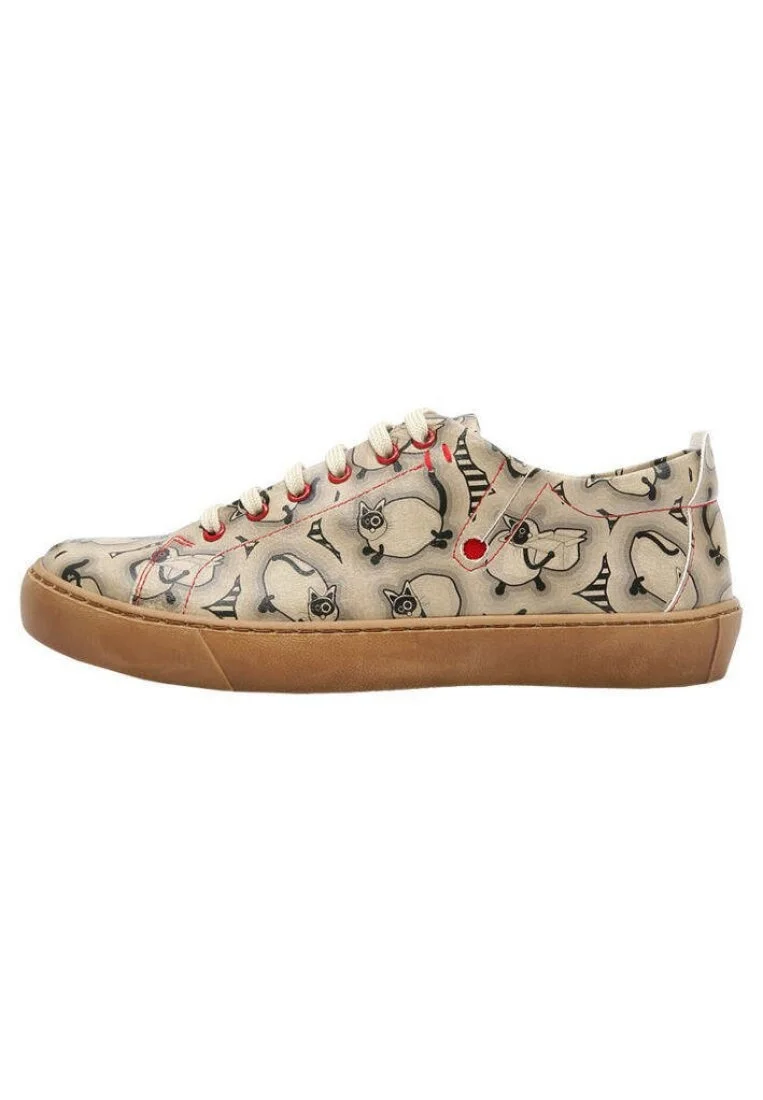 Femme Cuir Vegan Beige Baskets - Life is Better with a Cat Motif