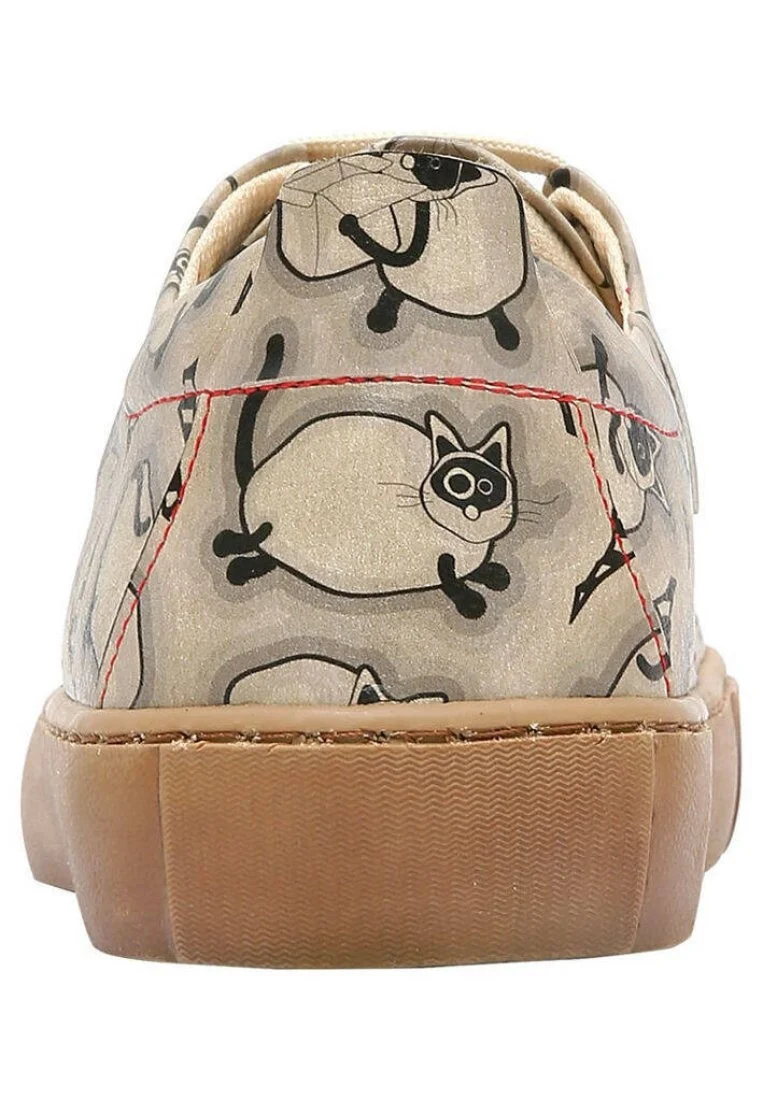 Femme Cuir Vegan Beige Baskets - Life is Better with a Cat Motif