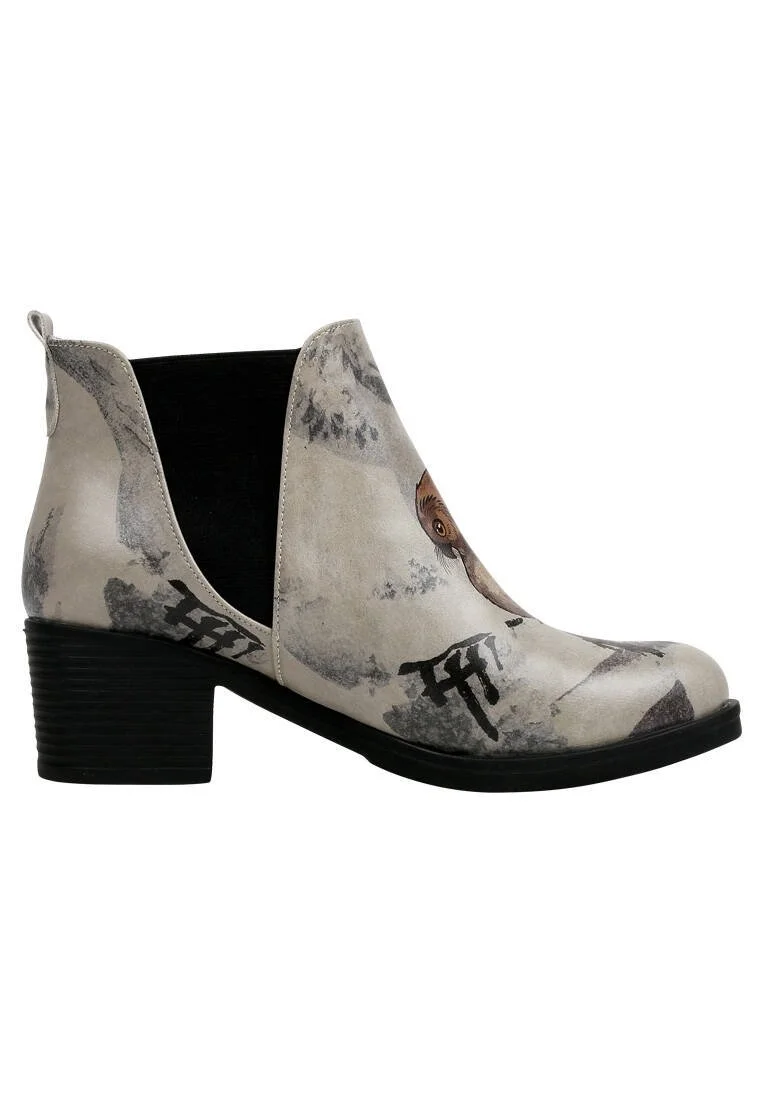 Femme Cuir Vegan Beige Booties - Chatting on a Branch Motif