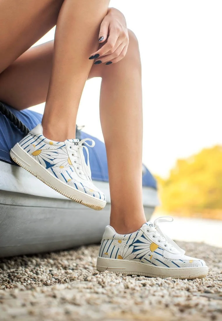 Femme Cuir Vegan Blanc Baskets - Daisy Stripes Motif