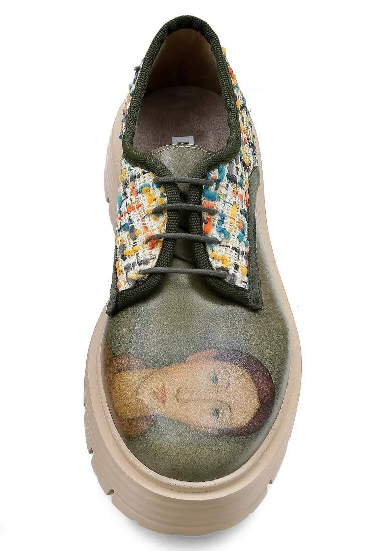 Femme Cuir Vegan Crème Baskets - Painting of a Lady Motif