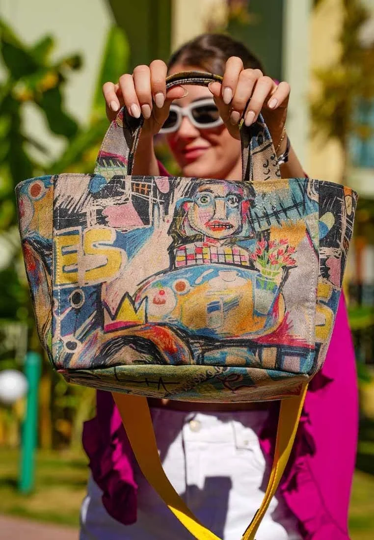 Femme Vegan Multicolore Medium Tote Bag - Live and Save Motif