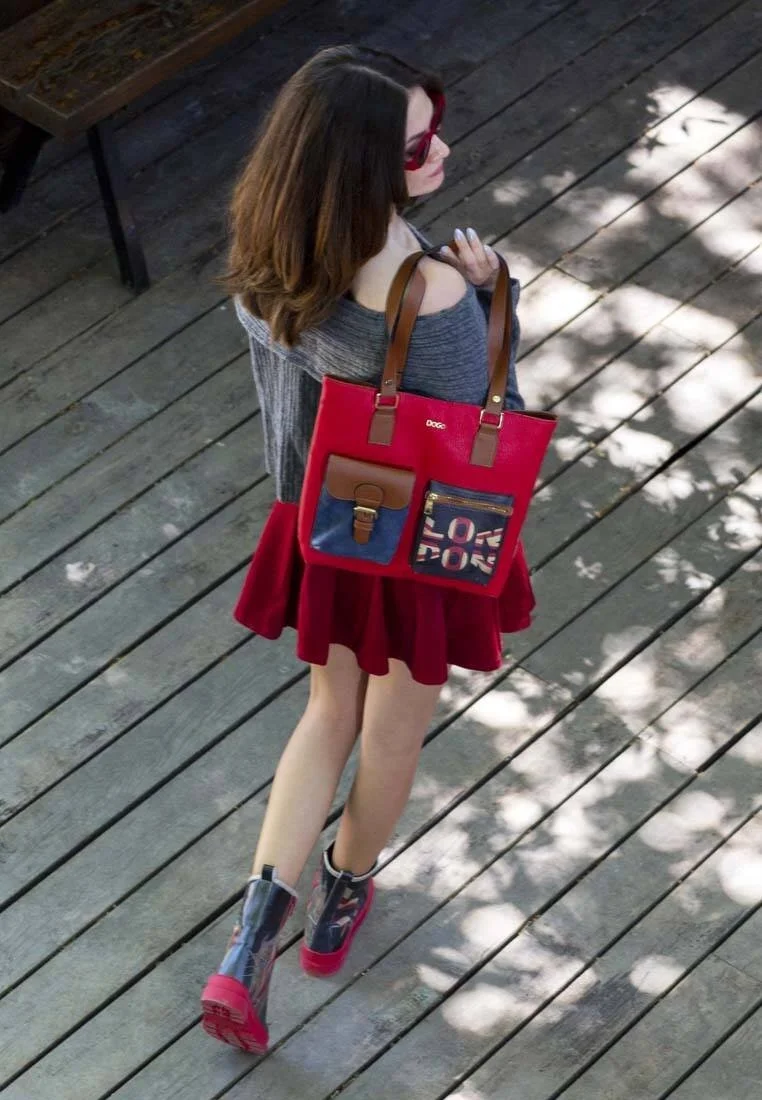 Femme Cuir Vegan Rouge Sac d'épaule - It's the Time for London Motif