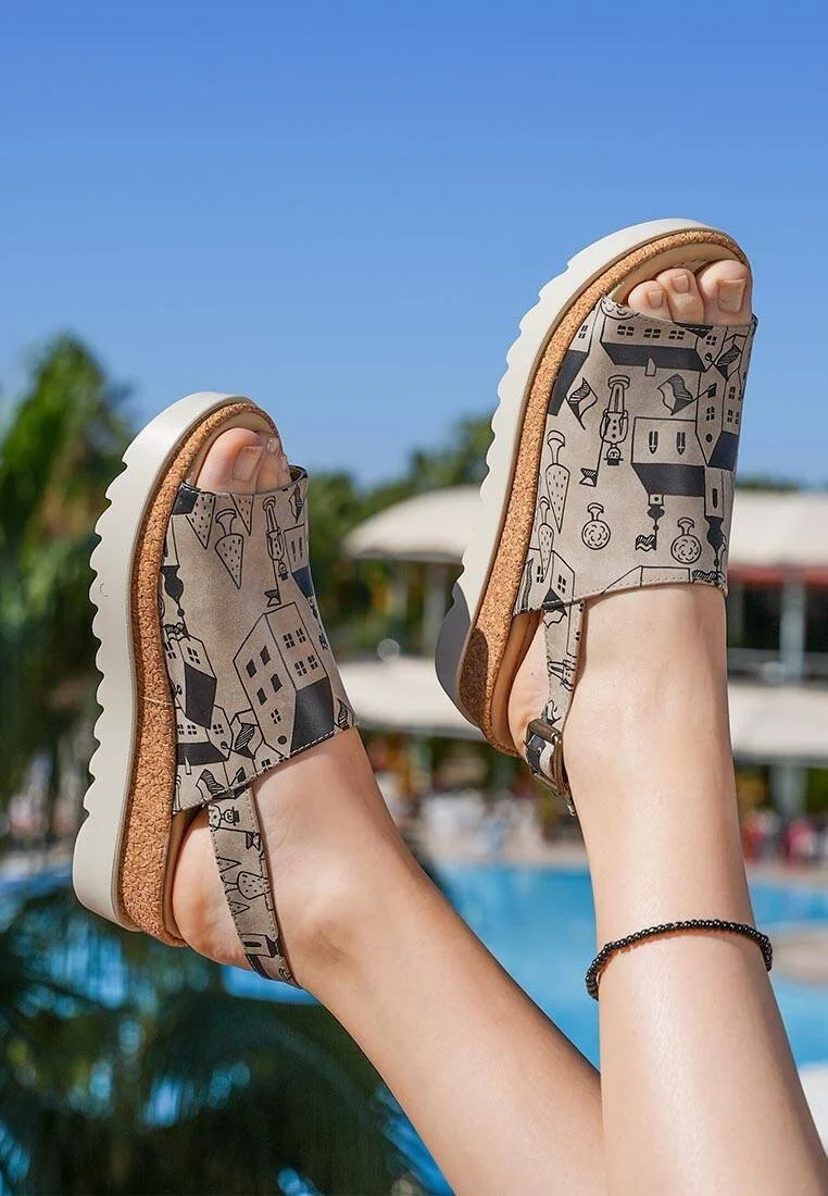 Femme Cuir Vegan Beige Sandales Compensées - Toy Houses Motif
