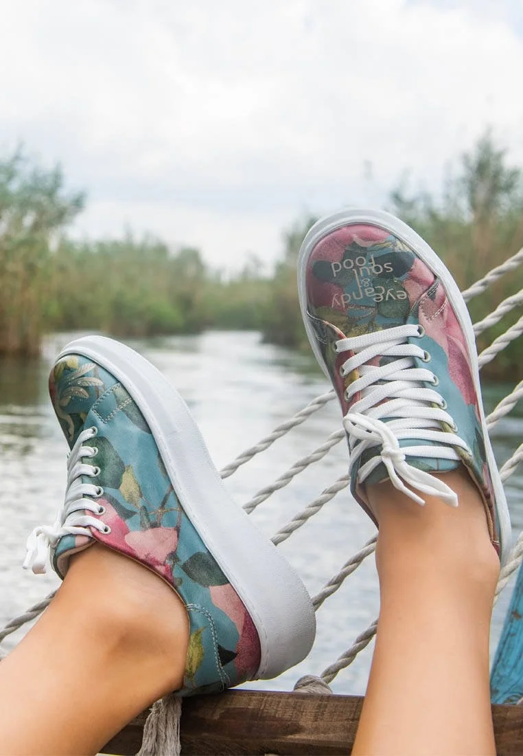 Femme Cuir Vegan Turquoise Baskets - Eye Candy & Soul Food Motif